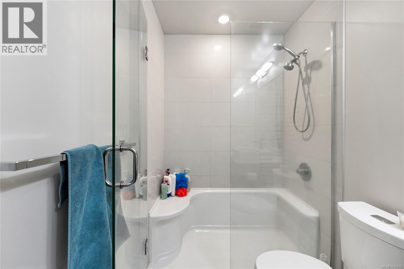 309 1000 Inverness Road, Saanich