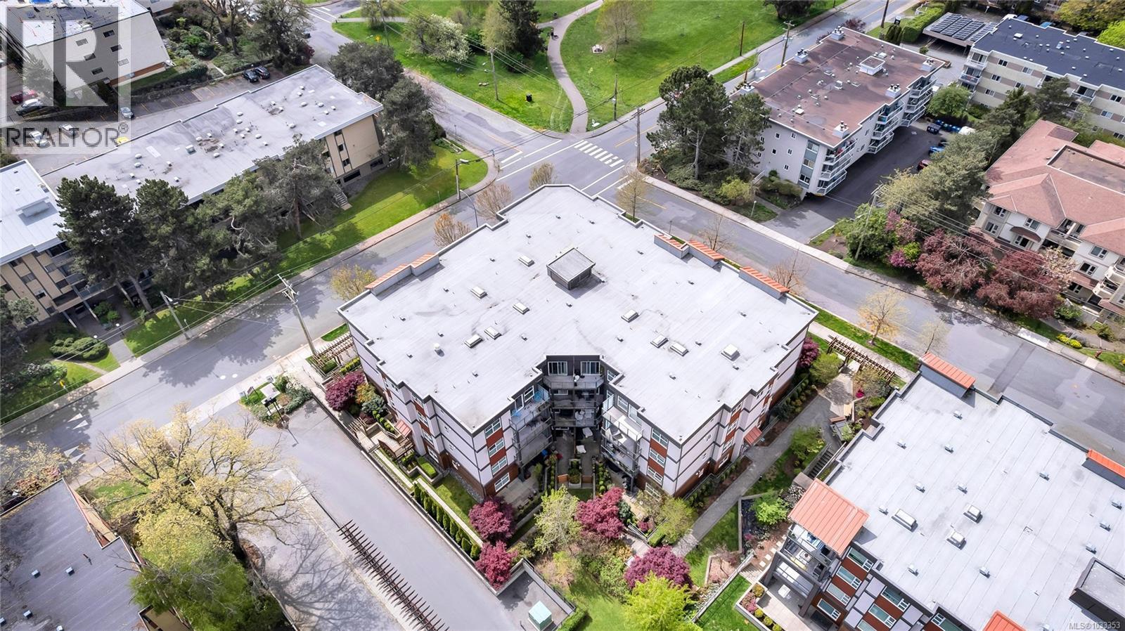 309 1000 Inverness Road, Saanich