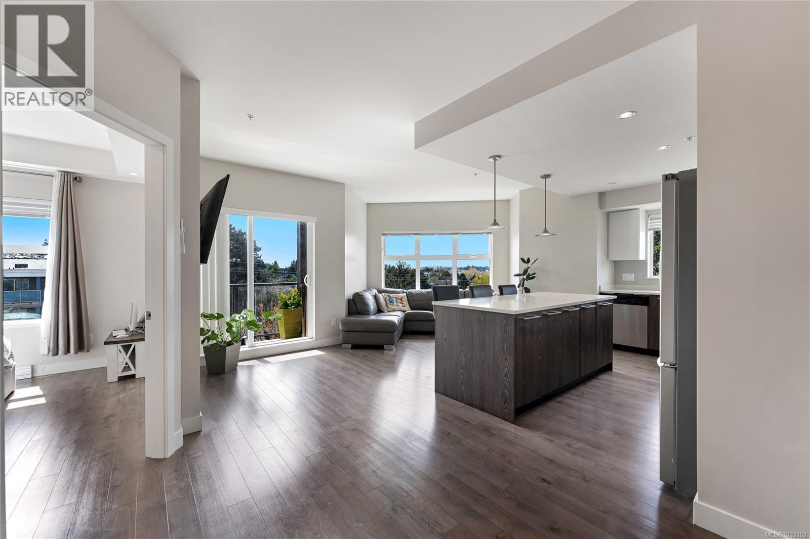 309 1000 Inverness Road, Saanich