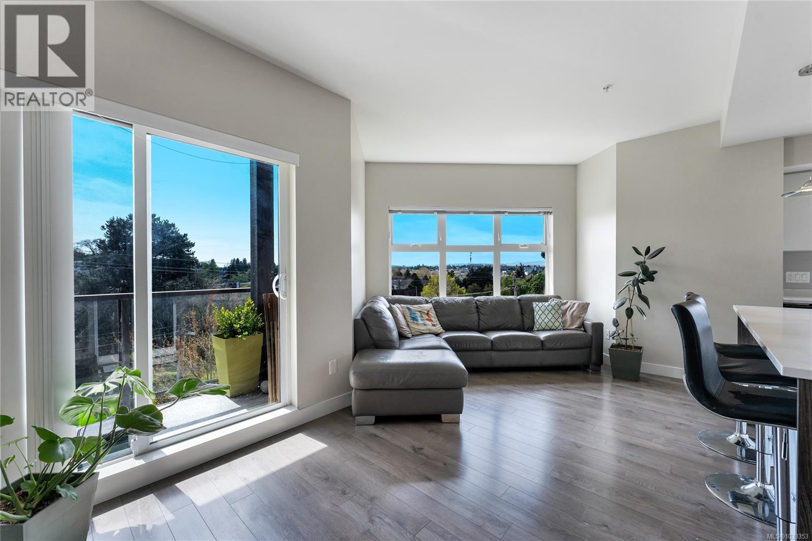 309 1000 Inverness Road, Saanich