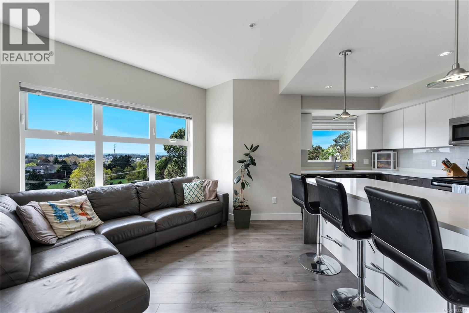 309 1000 Inverness Road, Saanich