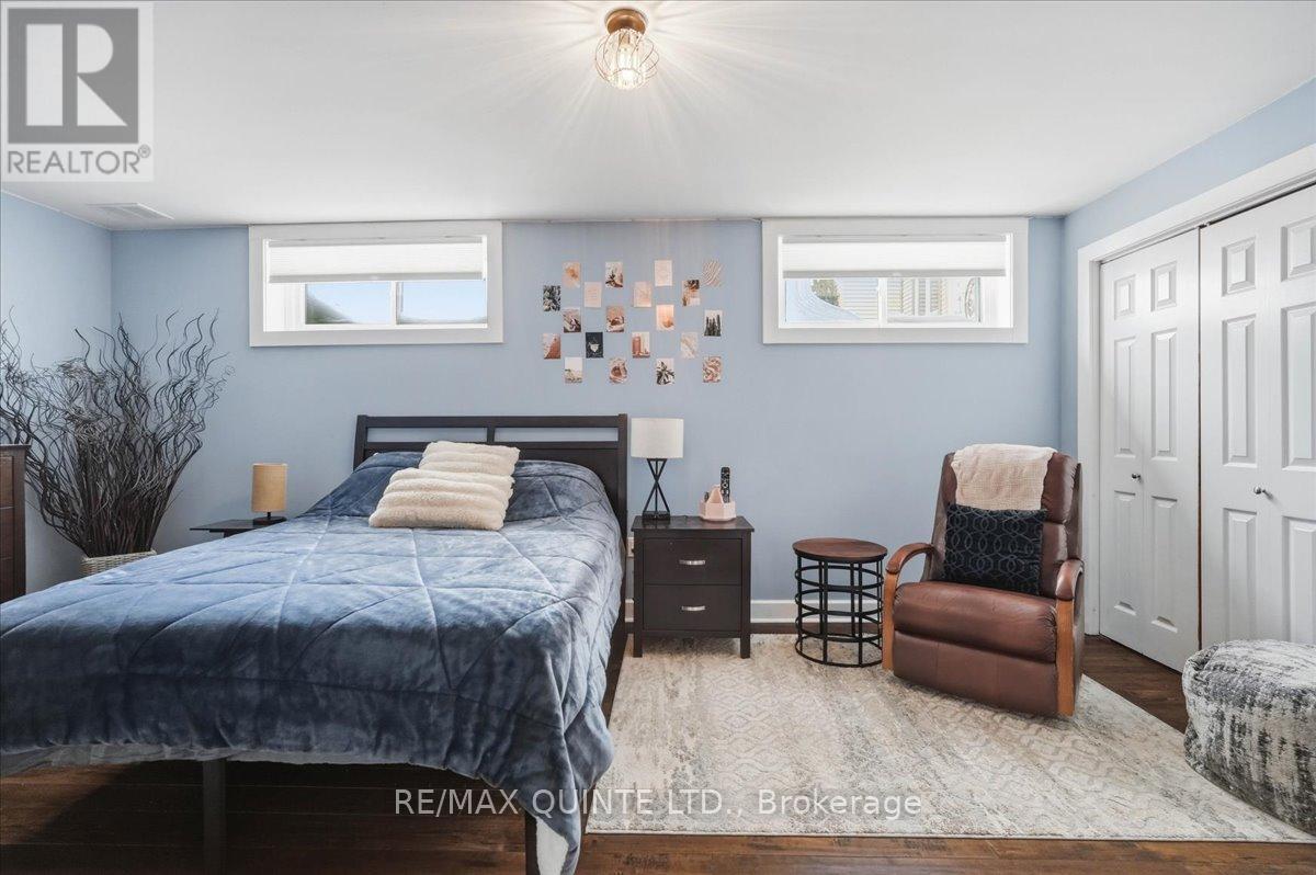 Large bedroom - lower level