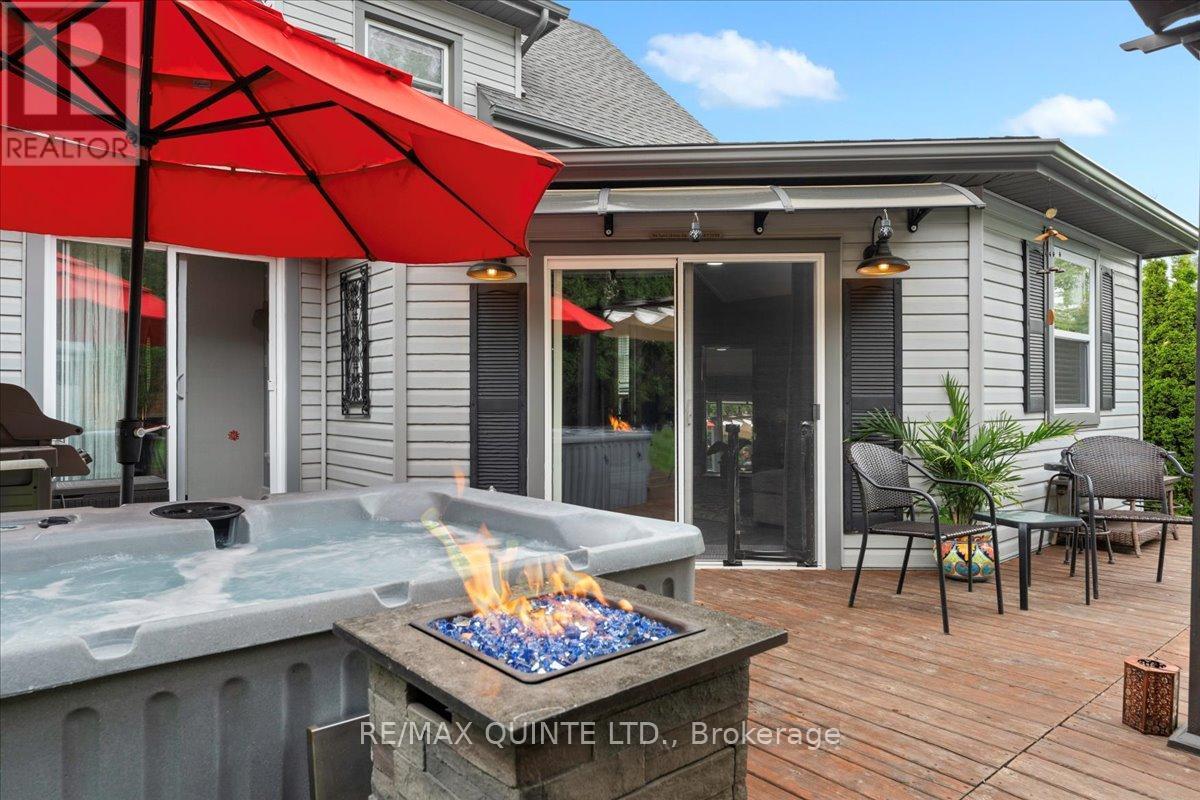 Amazing back deck with hot tub