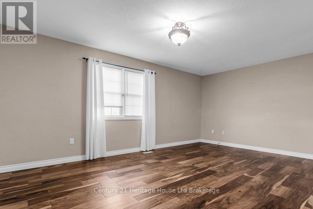 25 BAKER STREET — photo 15