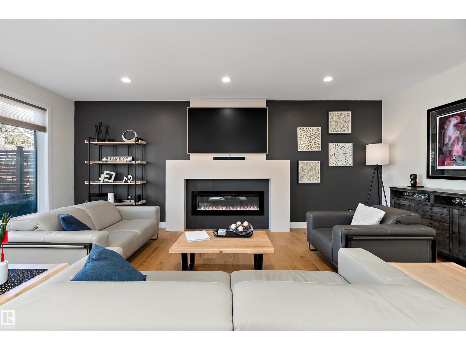 12518 39 AV NW, Edmonton