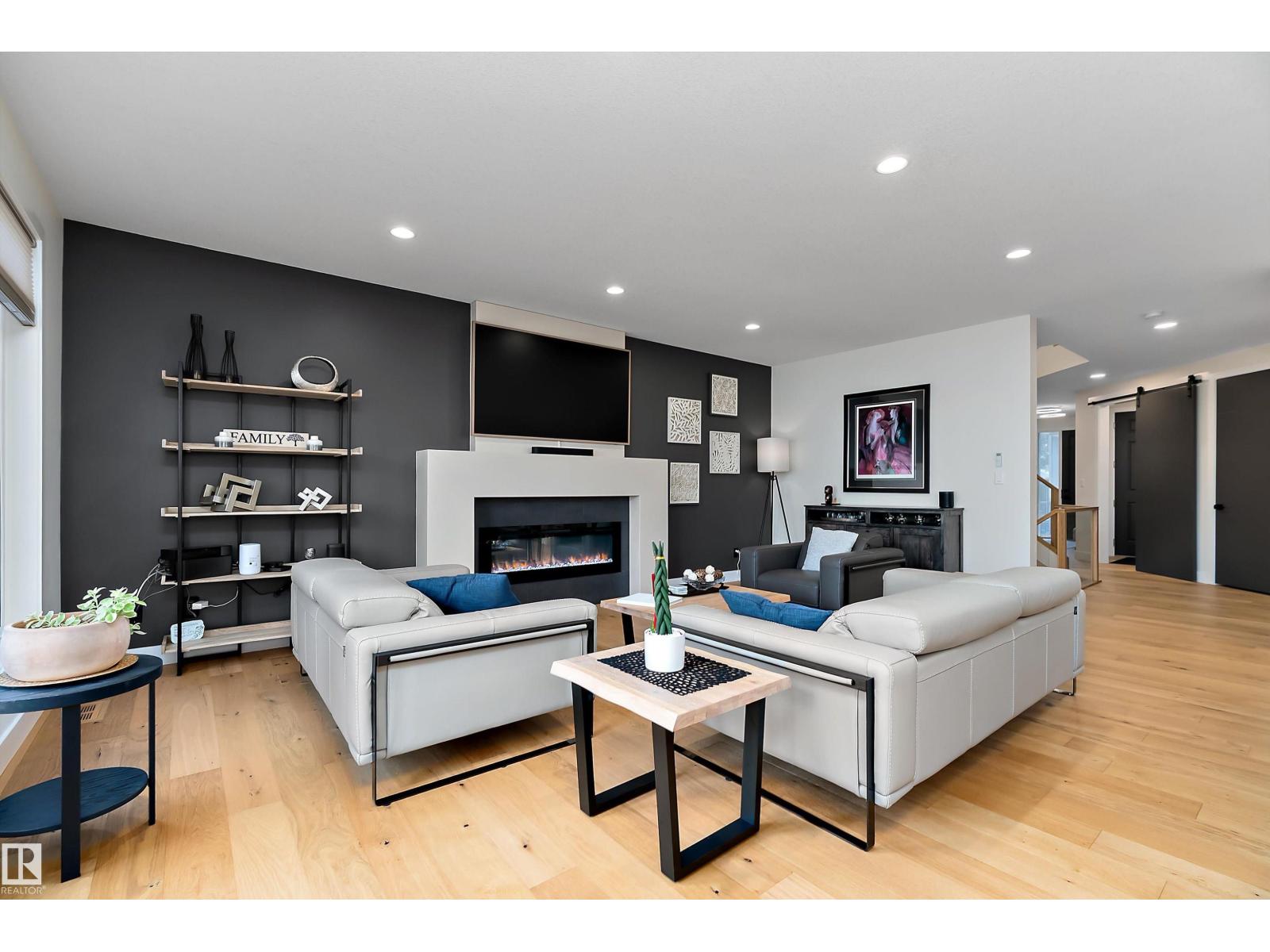 12518 39 AV NW, Edmonton