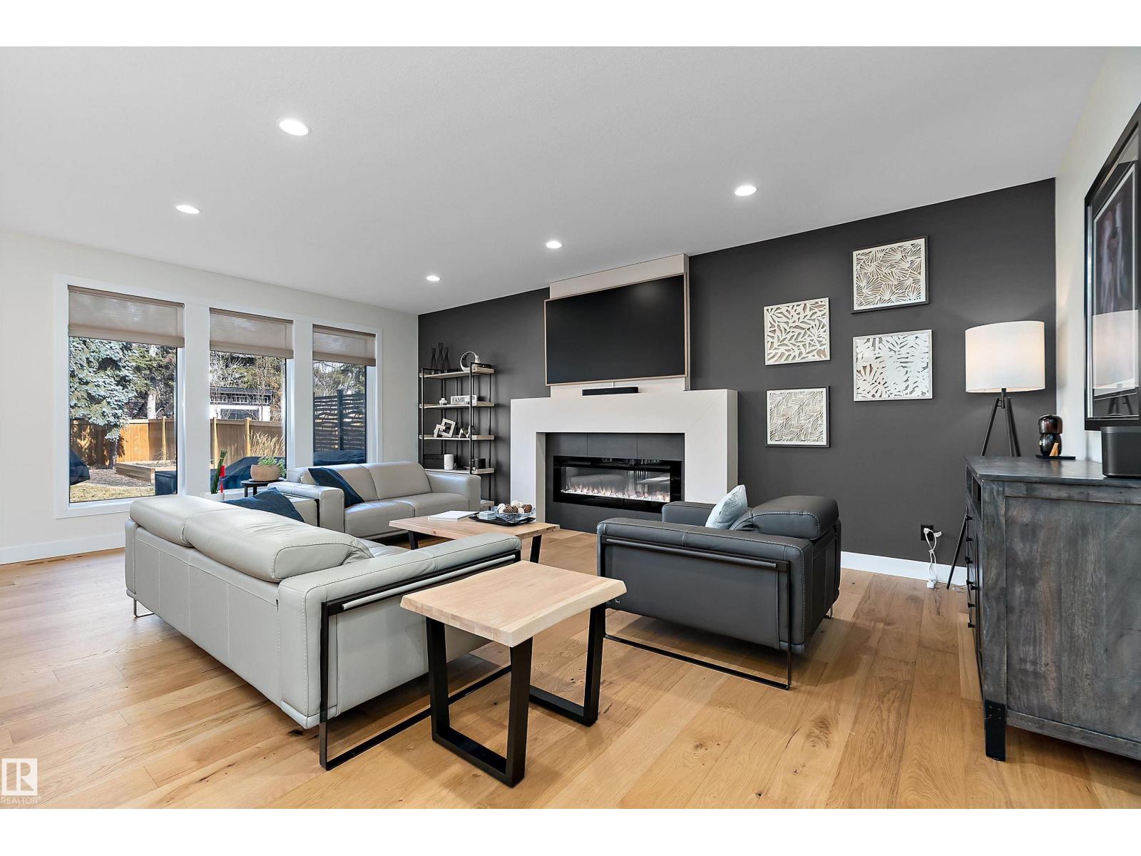 12518 39 AV NW, Edmonton