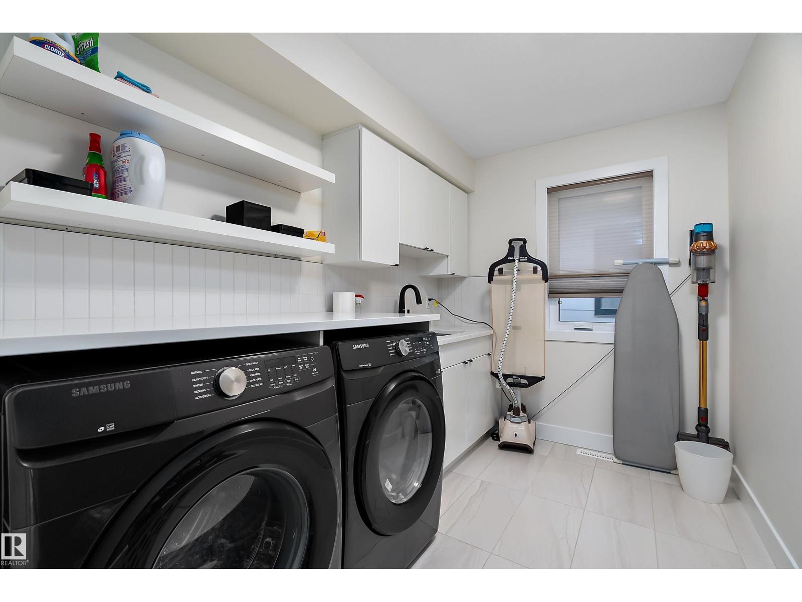 12518 39 AV NW, Edmonton