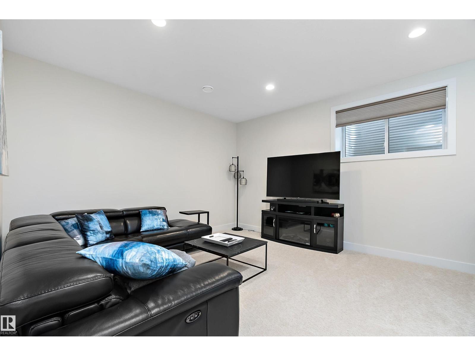 12518 39 AV NW, Edmonton