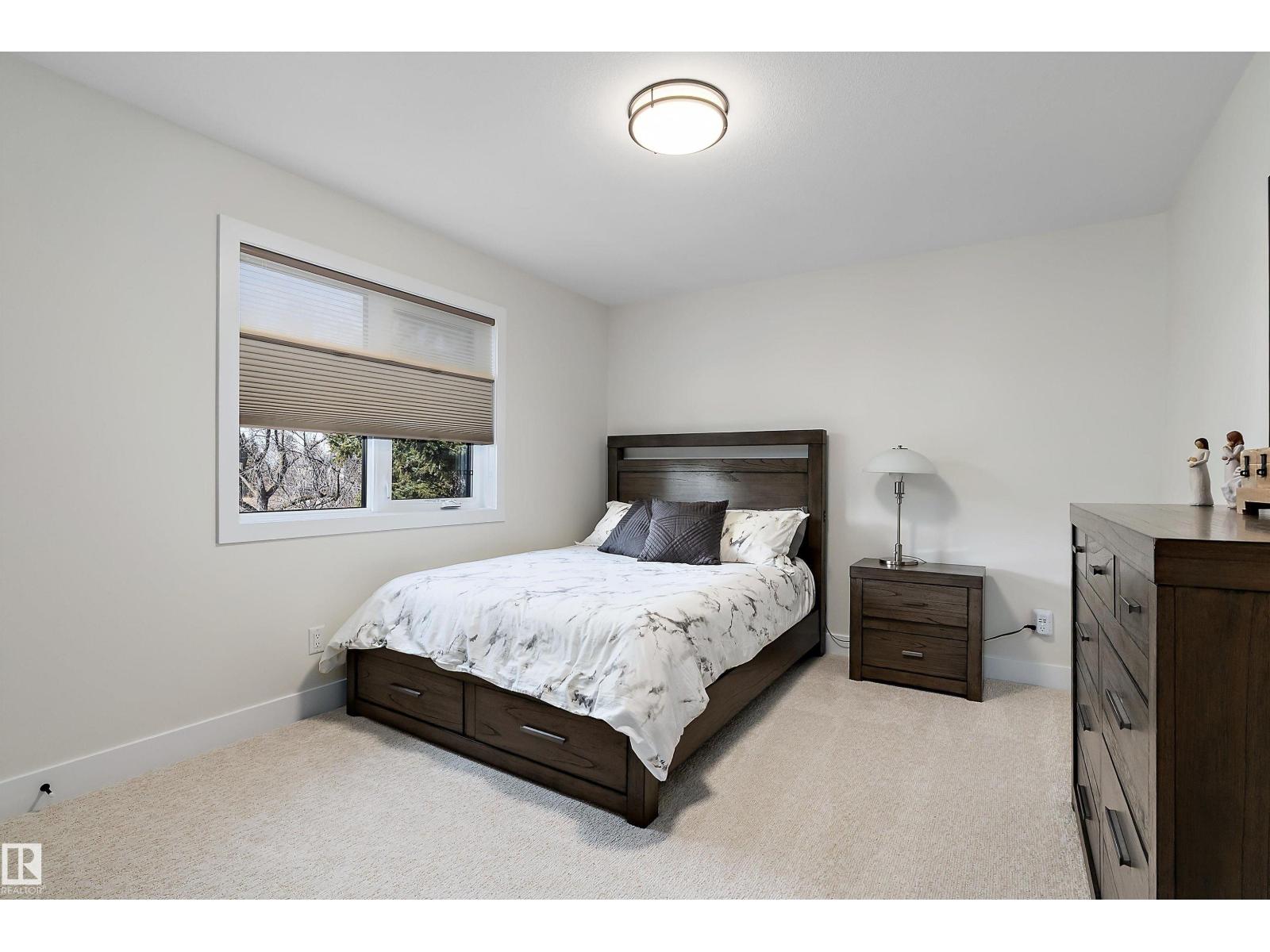 12518 39 AV NW, Edmonton