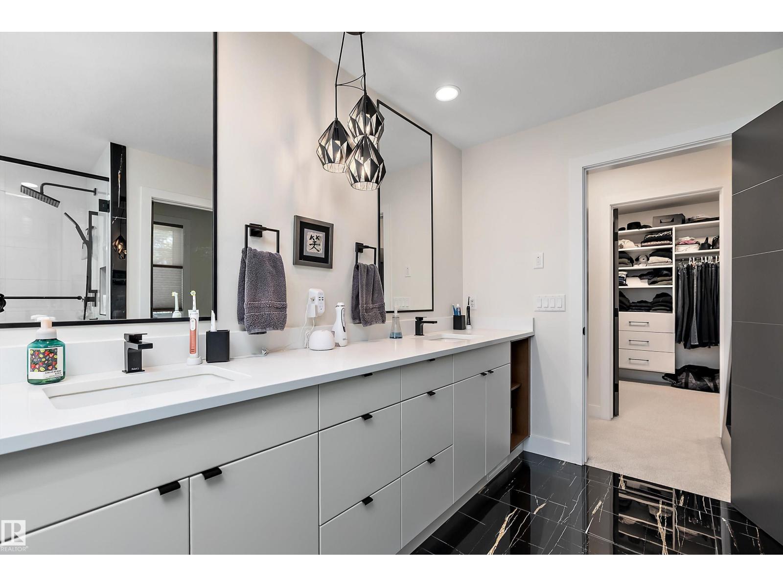 12518 39 AV NW, Edmonton