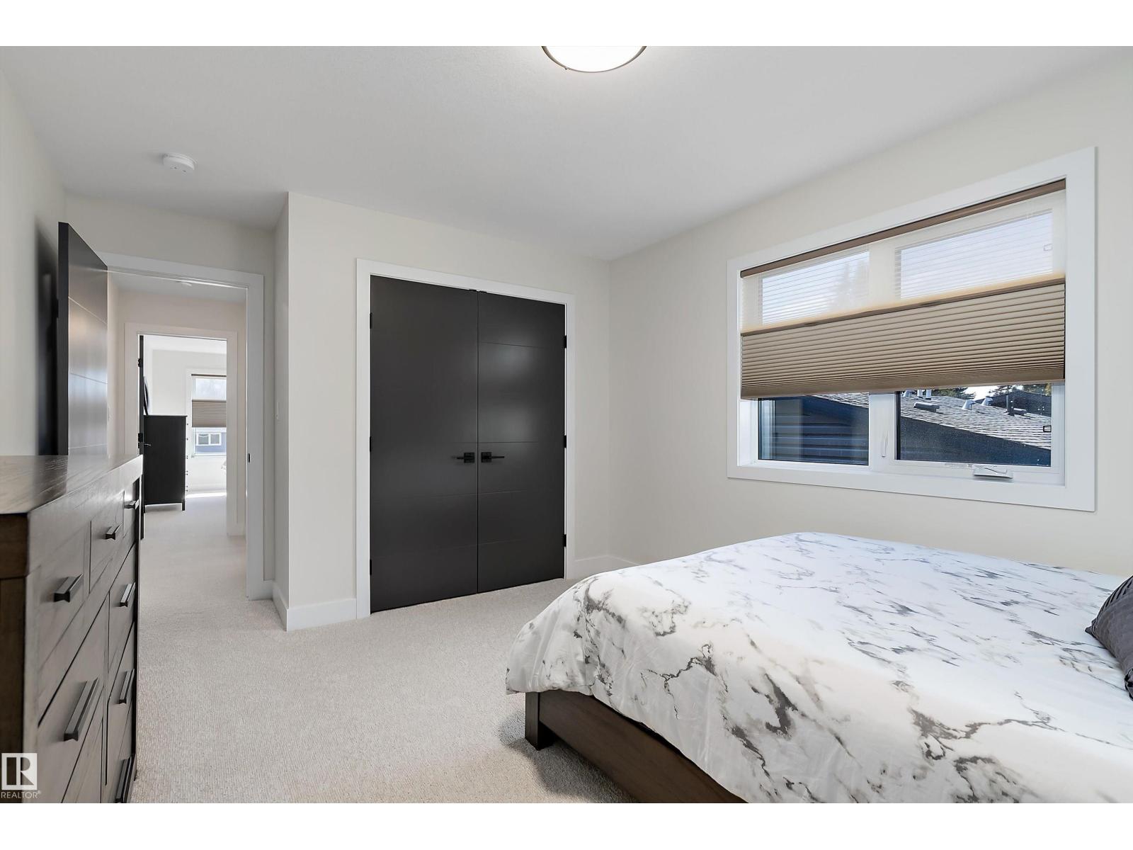 12518 39 AV NW, Edmonton