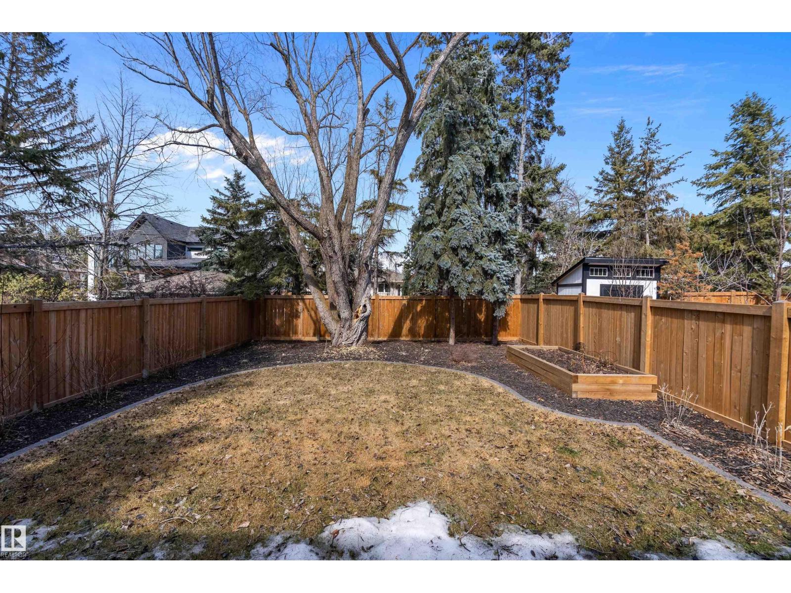 12518 39 AV NW, Edmonton