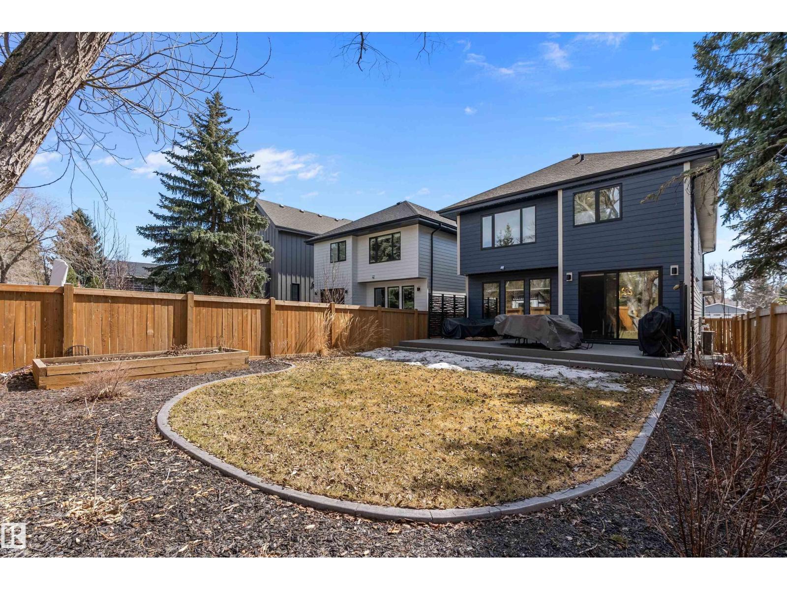 12518 39 AV NW, Edmonton