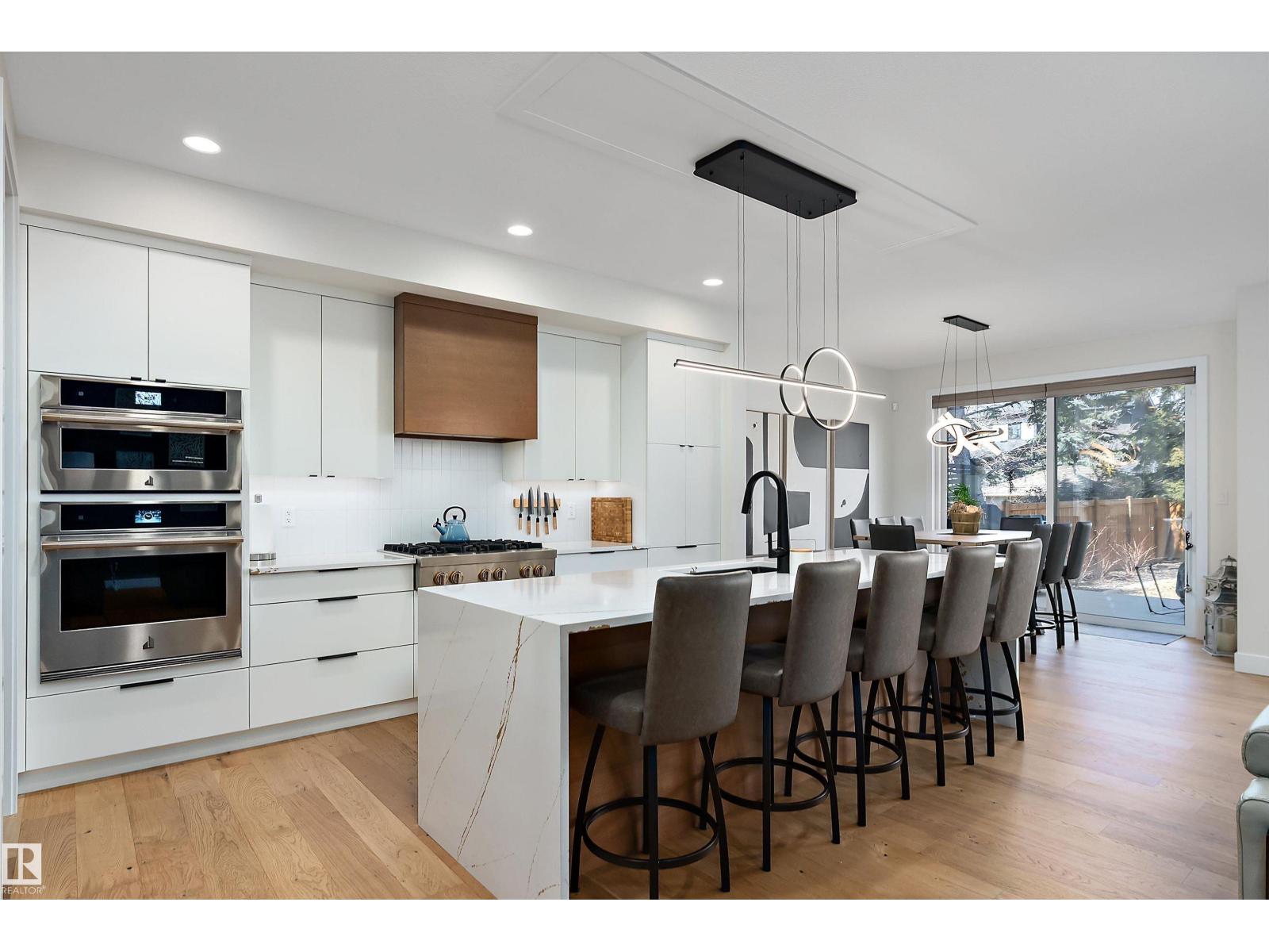 12518 39 AV NW, Edmonton
