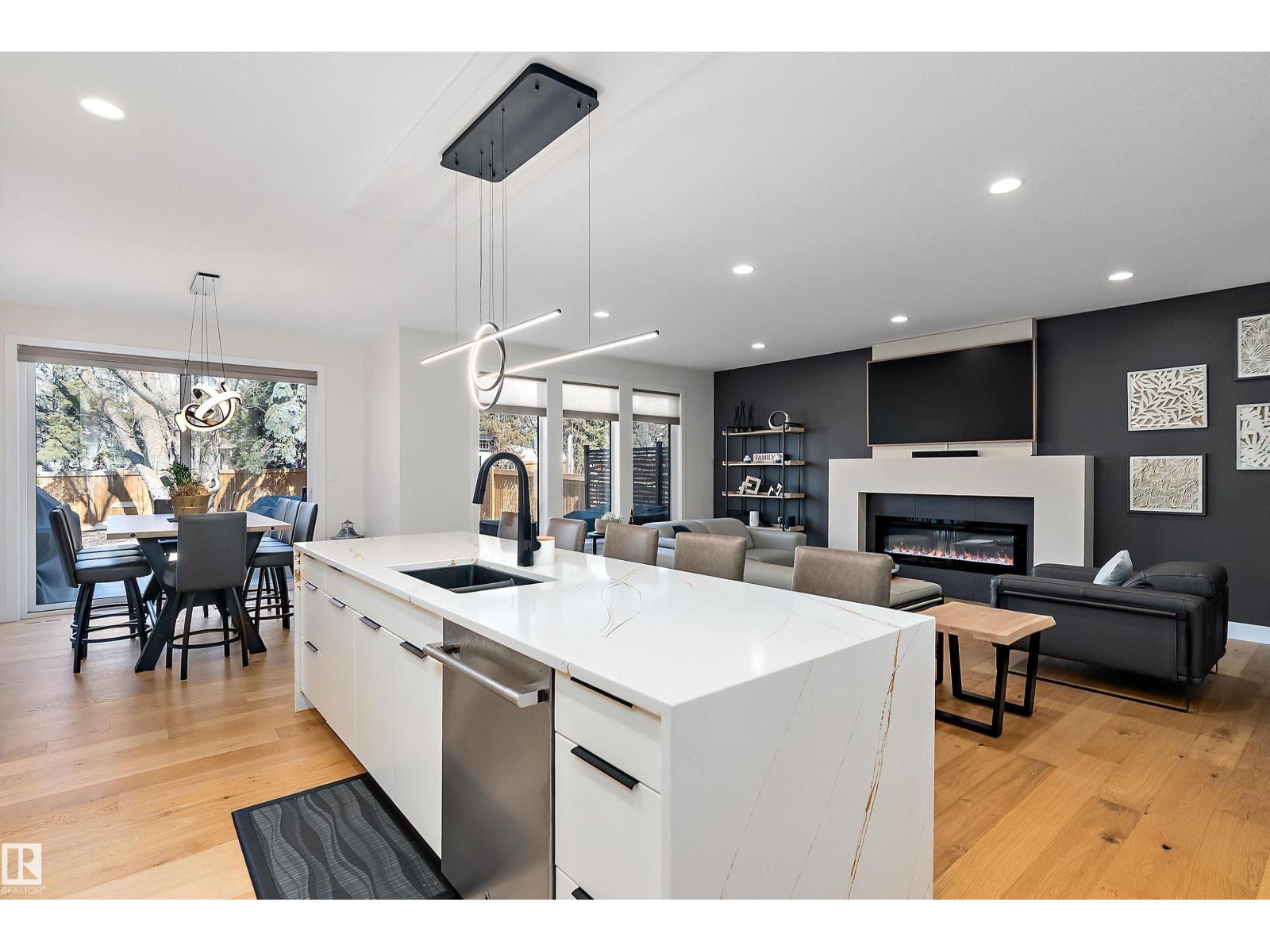 12518 39 AV NW, Edmonton