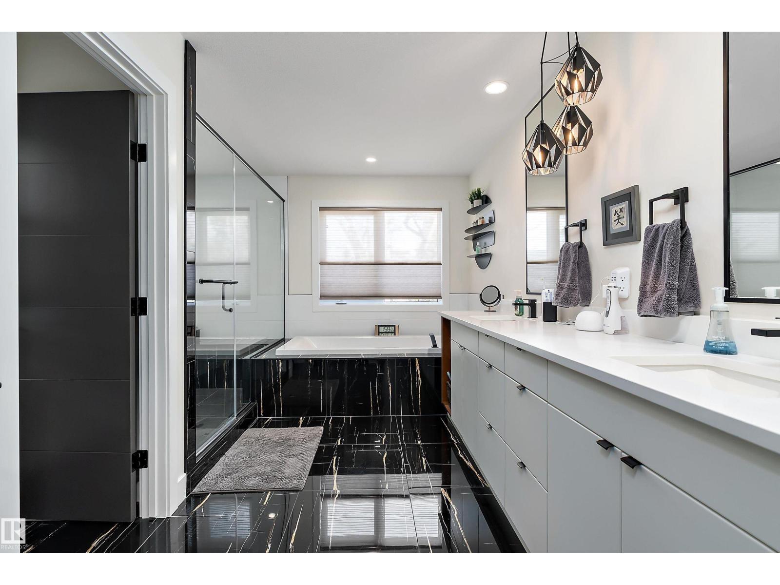 12518 39 AV NW, Edmonton