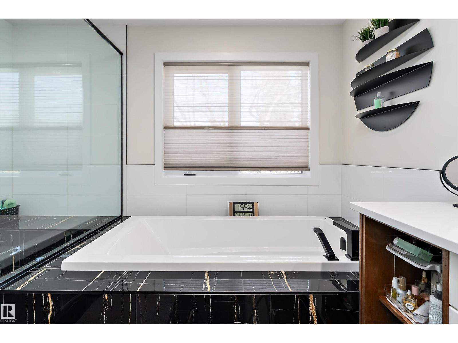 12518 39 AV NW, Edmonton