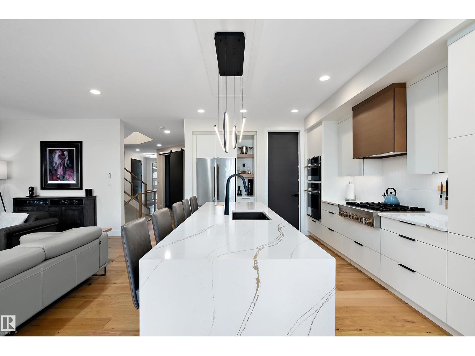 12518 39 AV NW, Edmonton