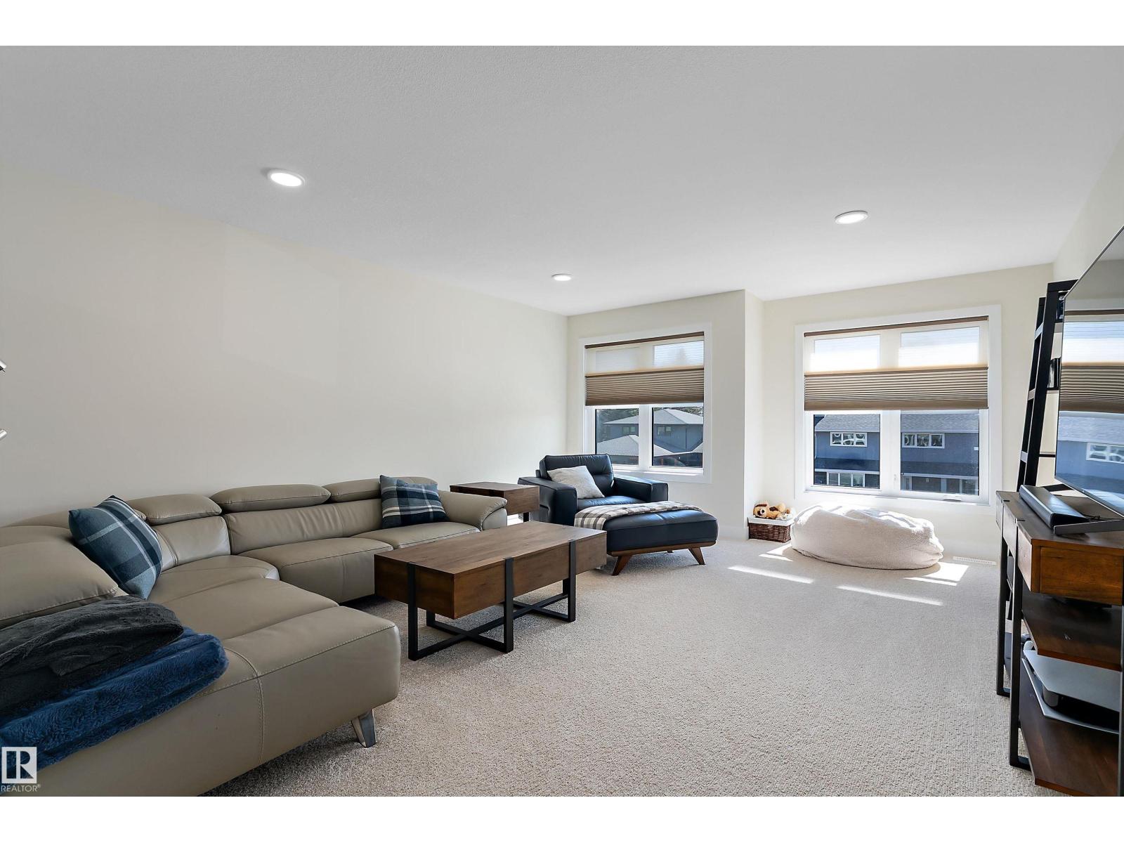 12518 39 AV NW, Edmonton