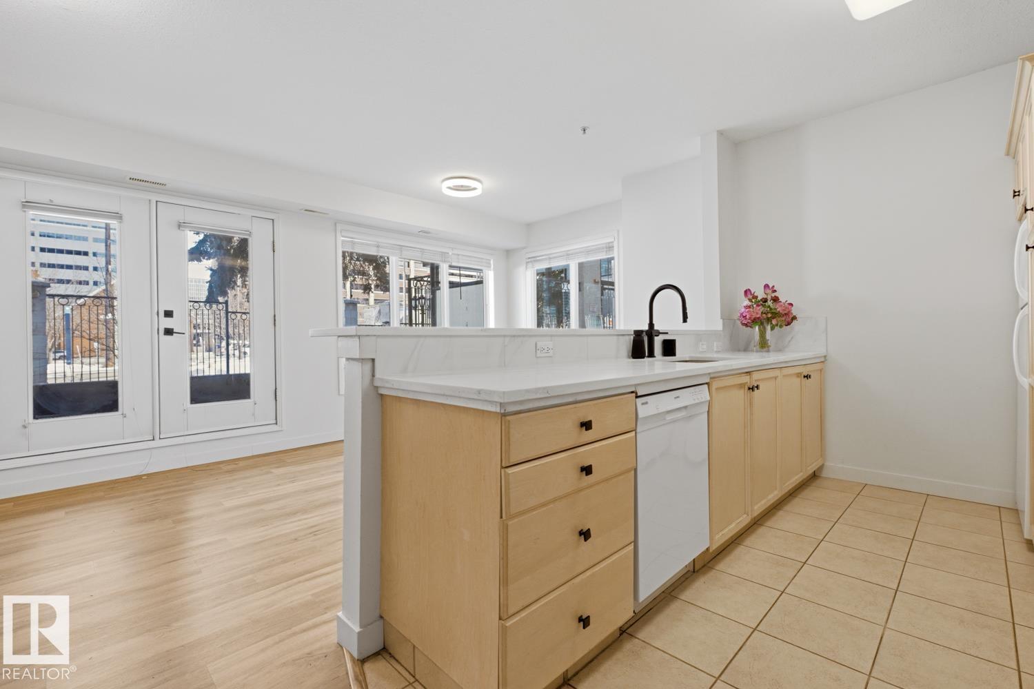 #124 10023 110 ST NW, Edmonton
