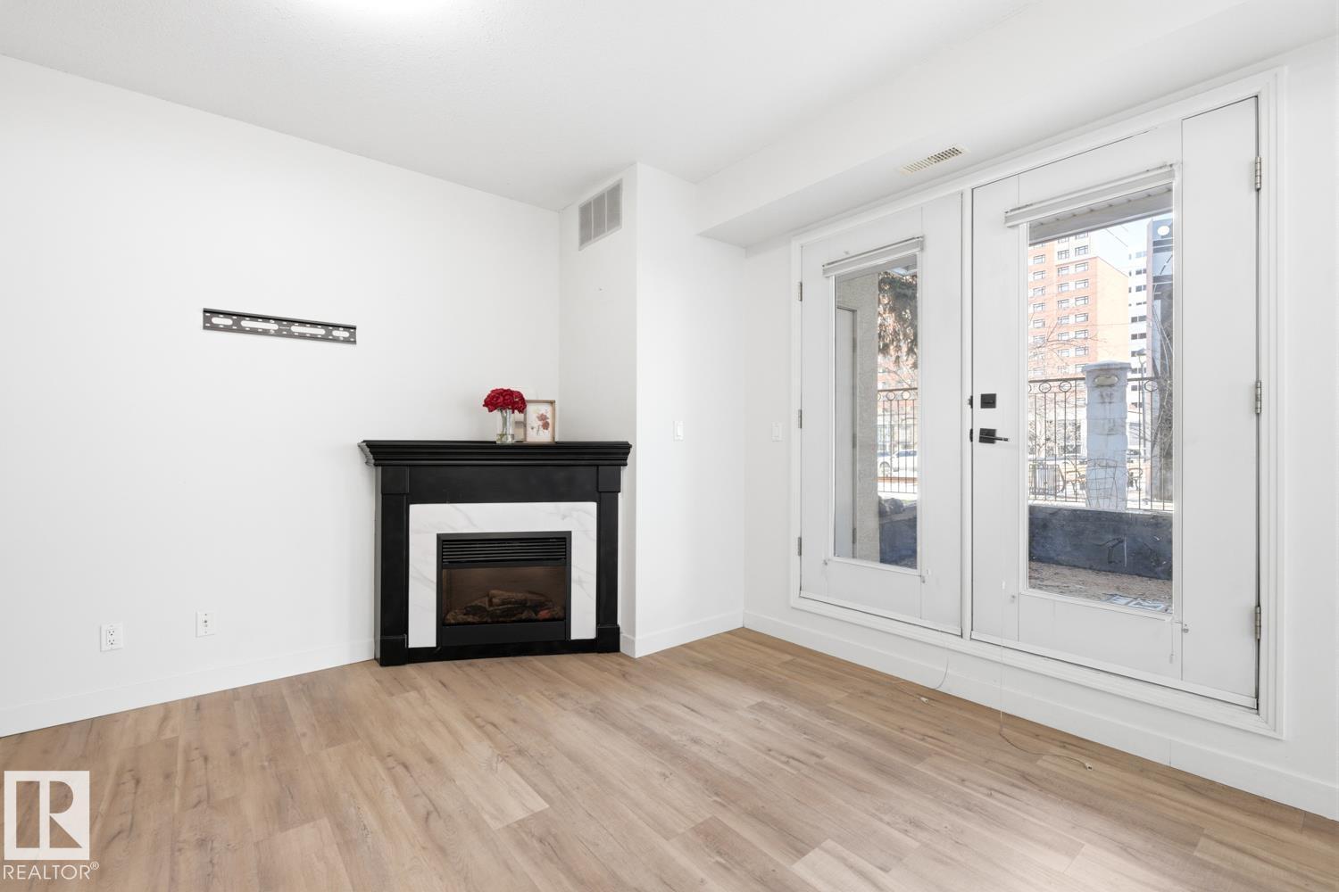 #124 10023 110 ST NW, Edmonton