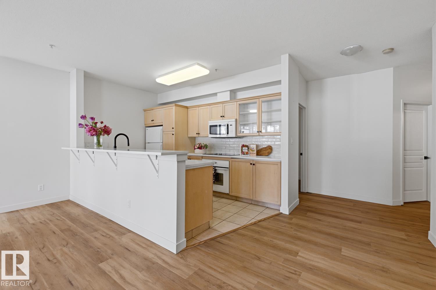 #124 10023 110 ST NW, Edmonton