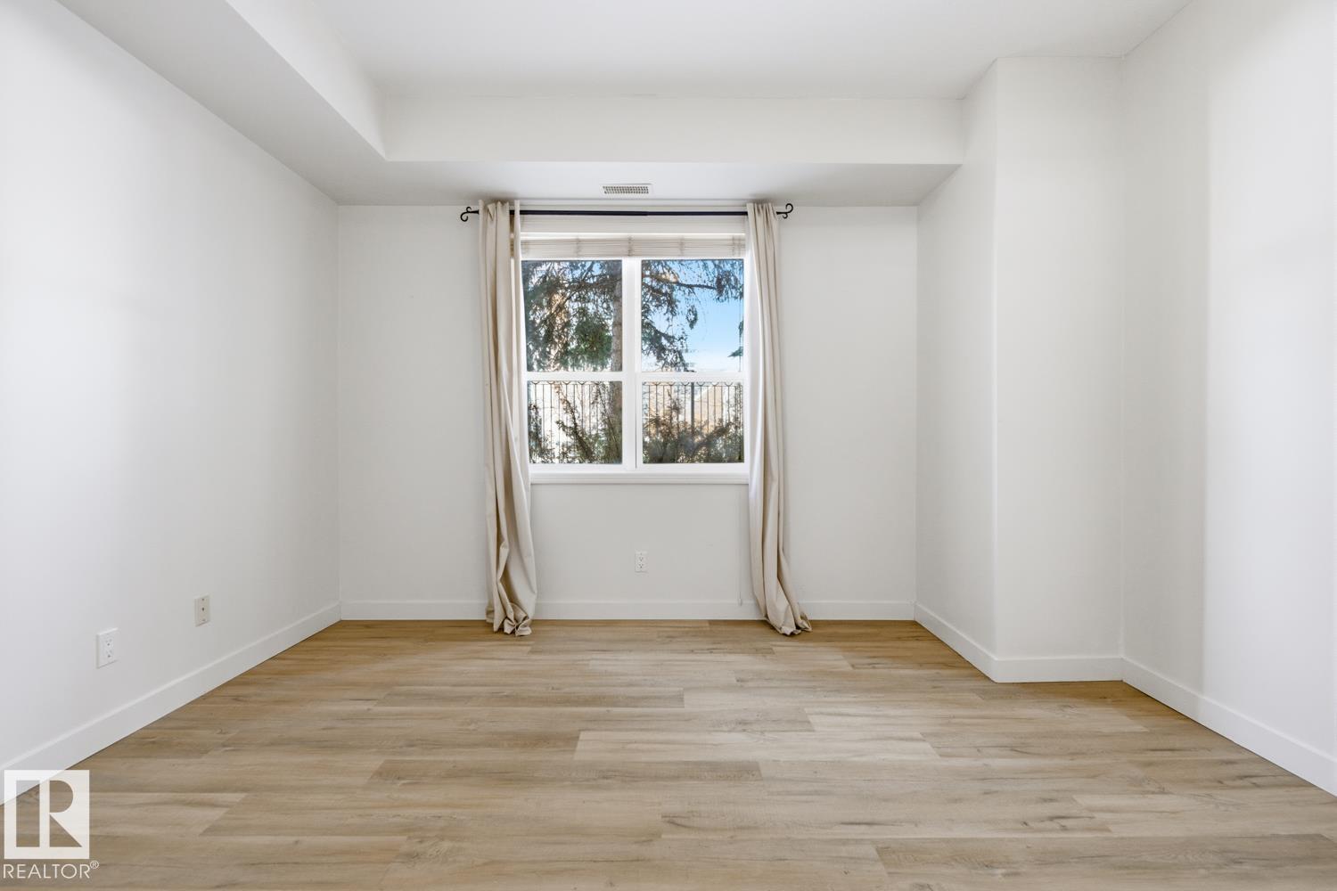 #124 10023 110 ST NW, Edmonton