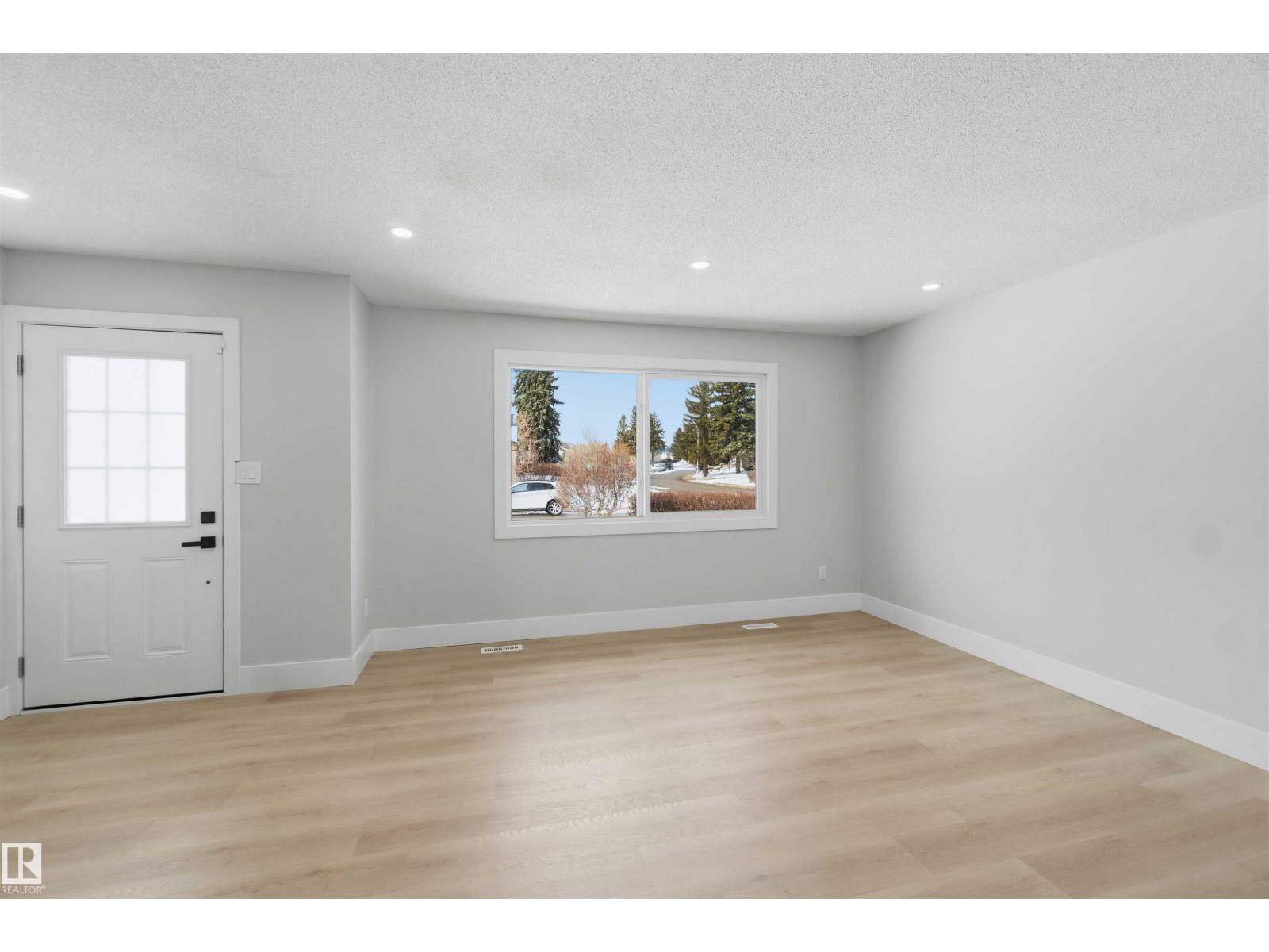 15015 95 ST NW, Edmonton