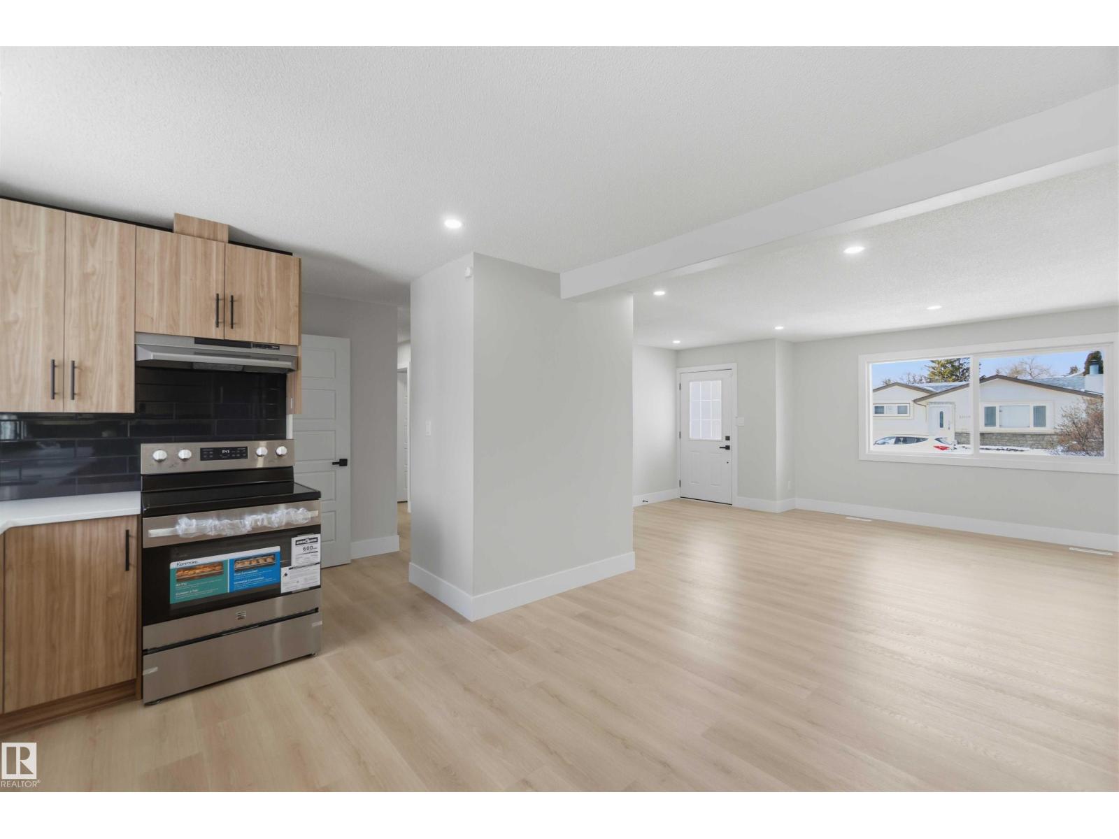 15015 95 ST NW, Edmonton