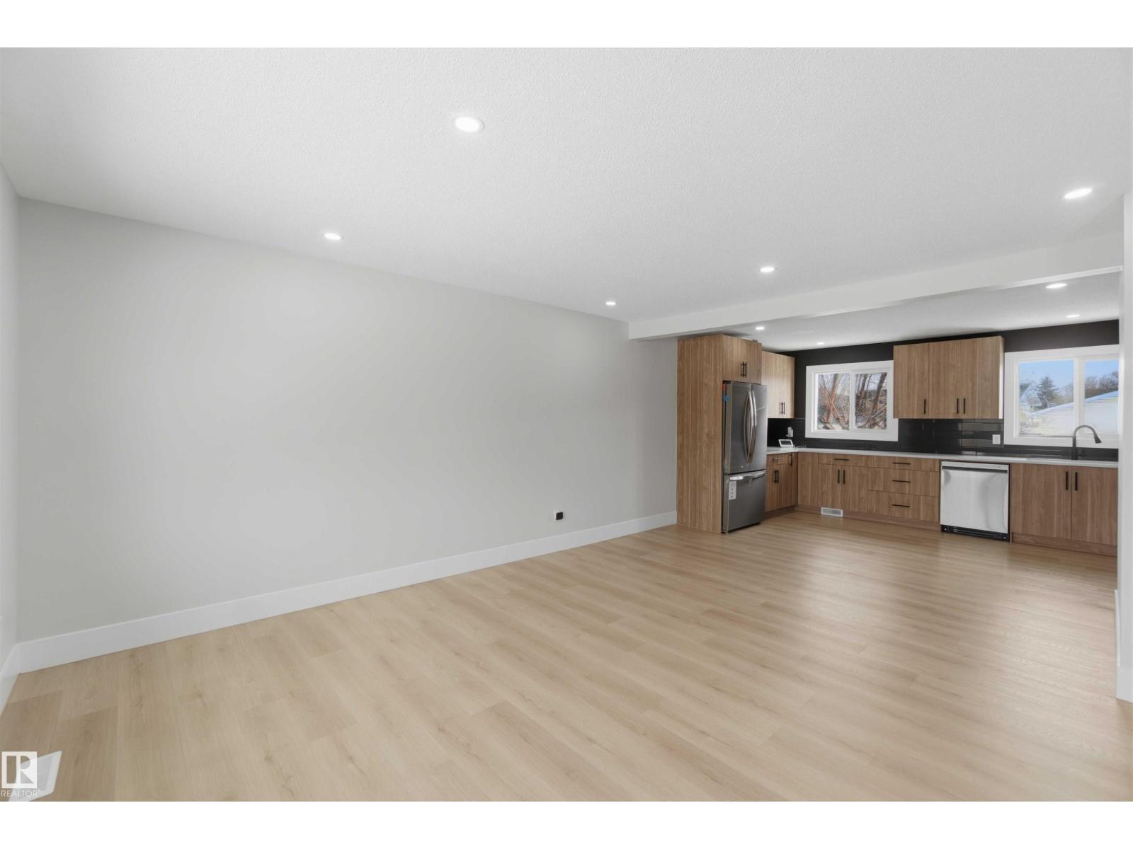 15015 95 ST NW, Edmonton