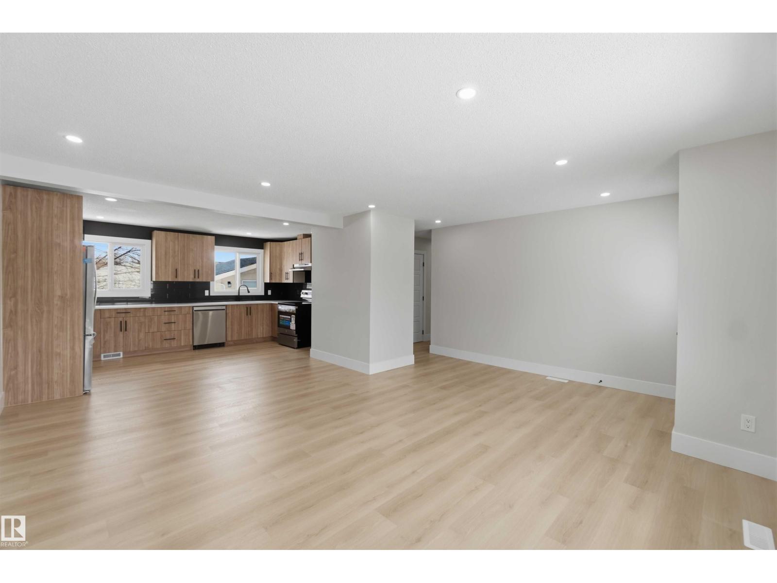 15015 95 ST NW, Edmonton