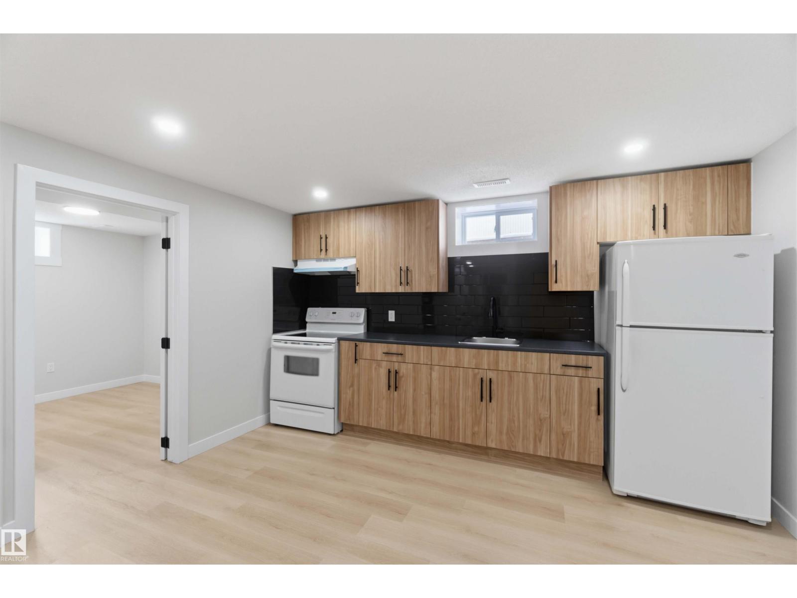 15015 95 ST NW, Edmonton