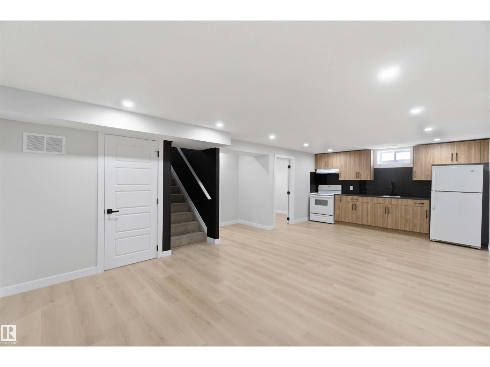 15015 95 ST NW, Edmonton