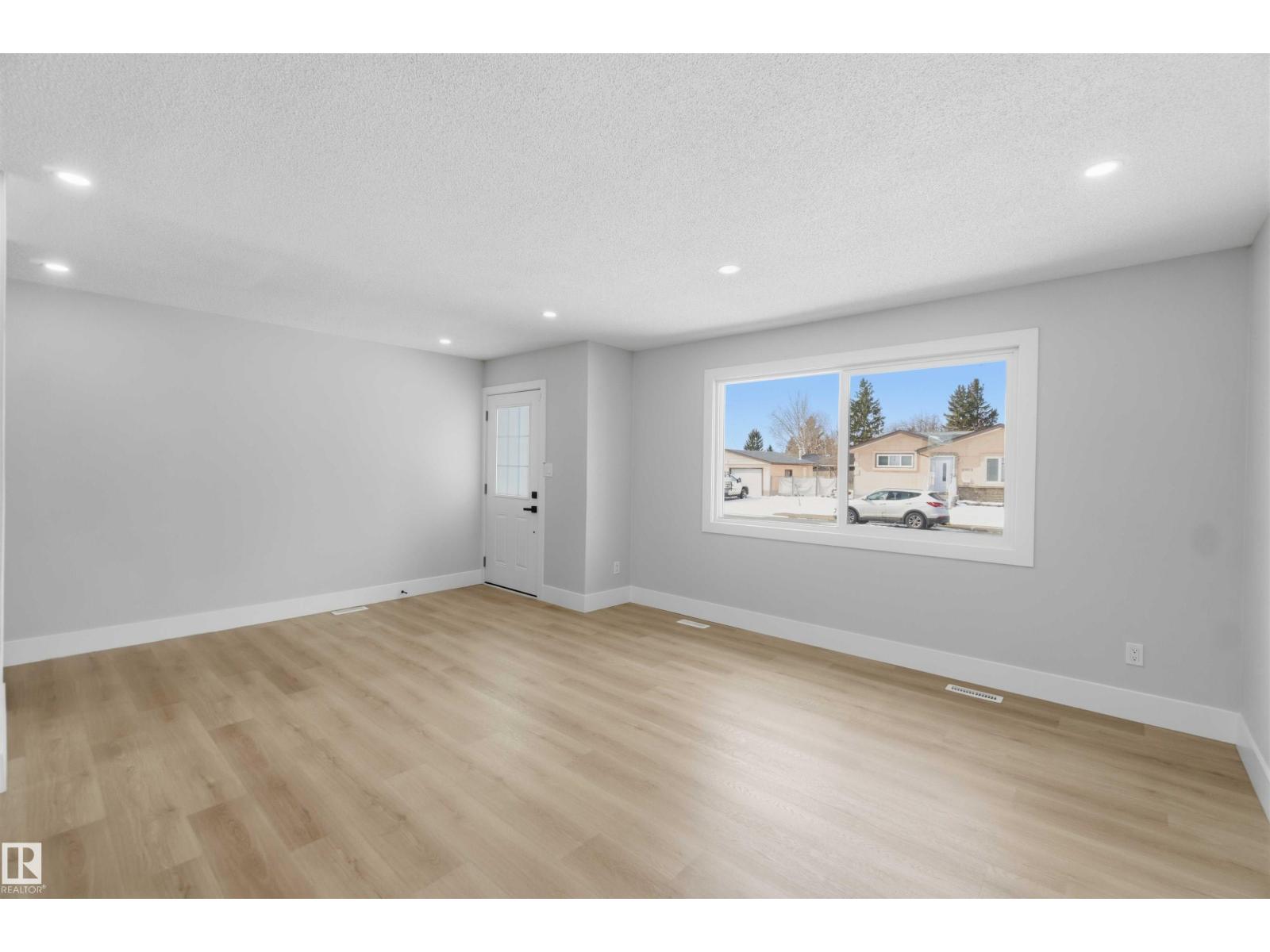 15015 95 ST NW, Edmonton