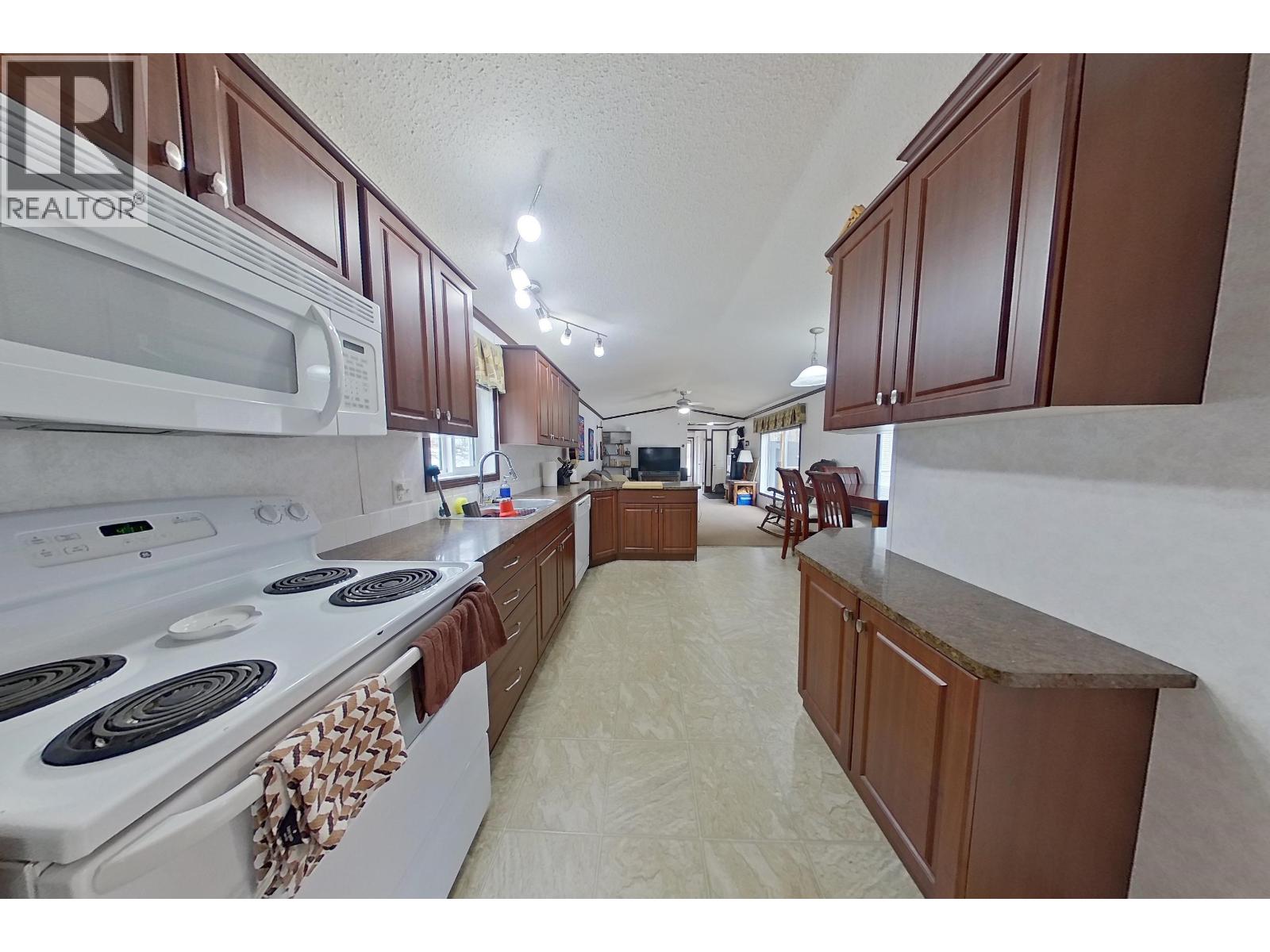 Photo 8 of 18 — 32505 GRANT ROAD · Prince George, BC