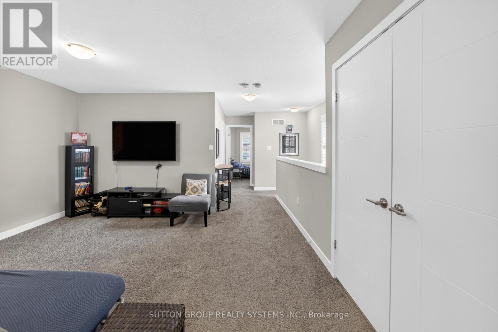 917 ROBERT FERRIE DRIVE - 24