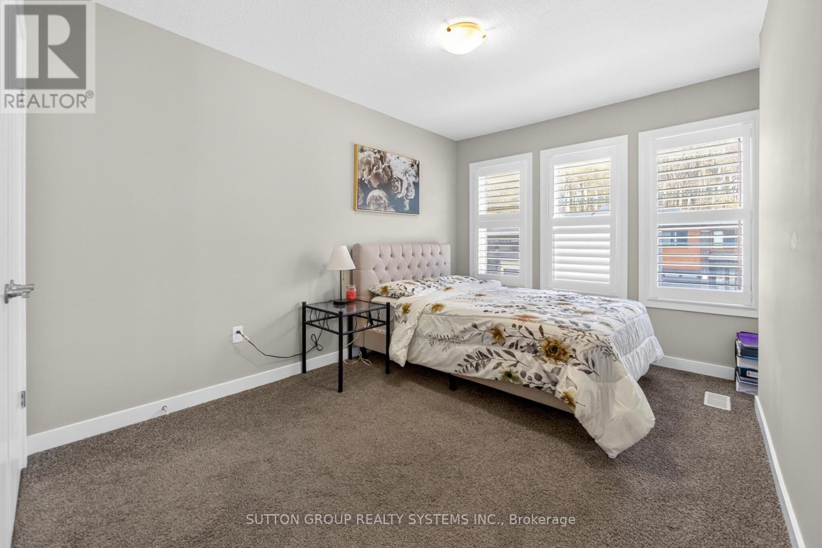 917 ROBERT FERRIE DRIVE - 32