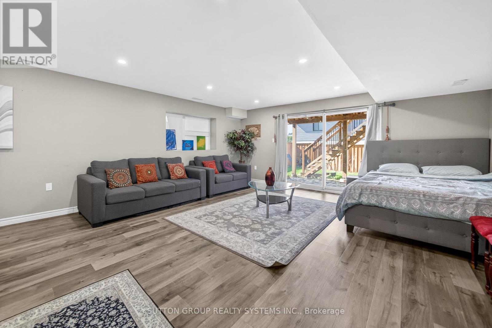 917 ROBERT FERRIE DRIVE - 37