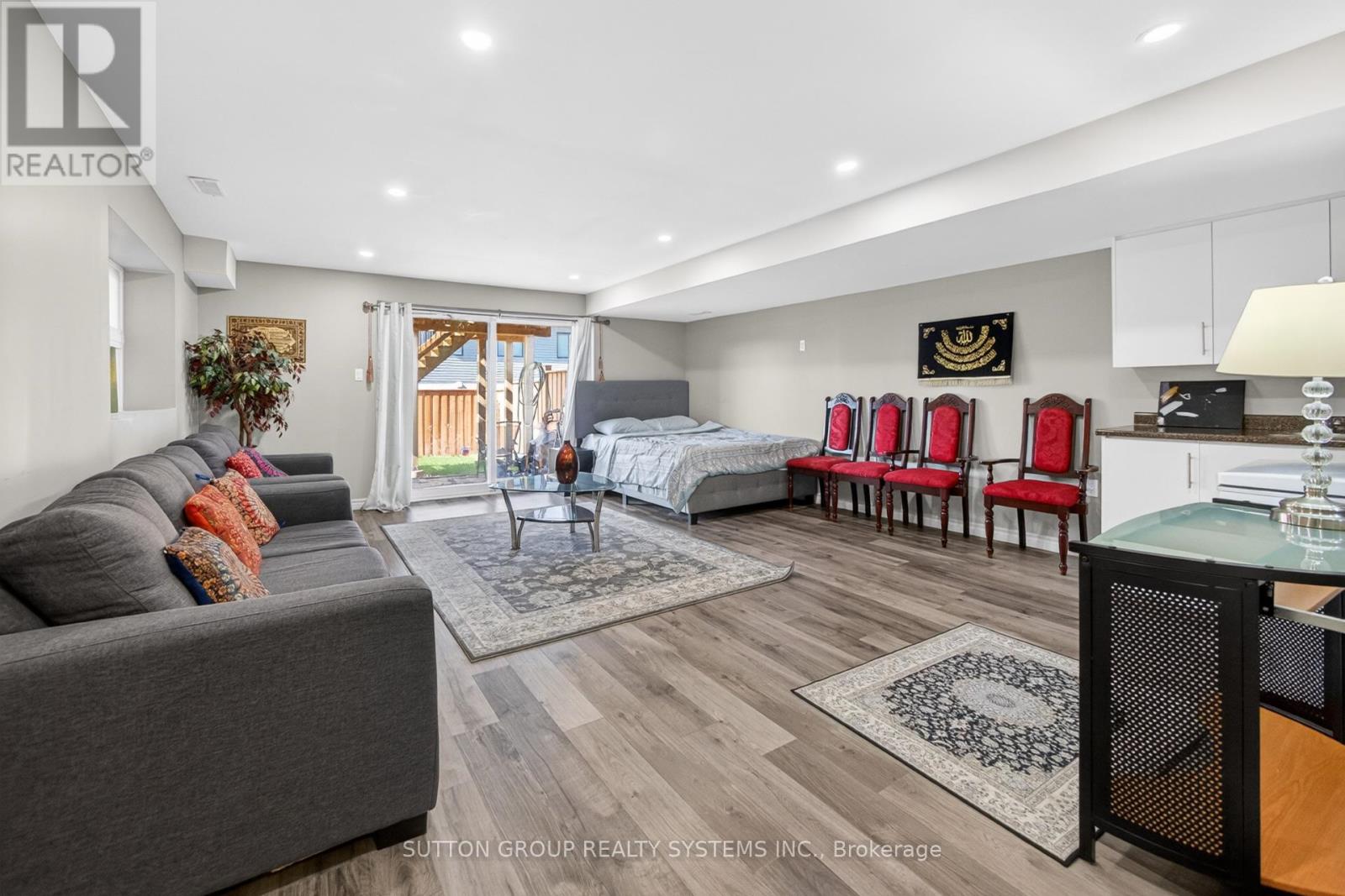 917 ROBERT FERRIE DRIVE - 38