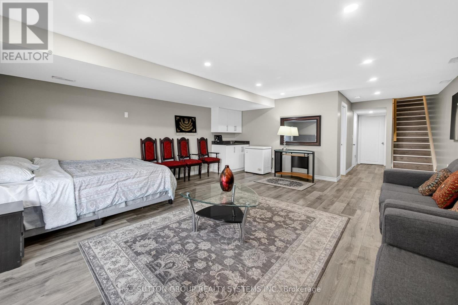 917 ROBERT FERRIE DRIVE - 39
