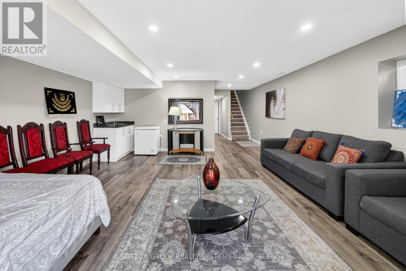 917 ROBERT FERRIE DRIVE - 40