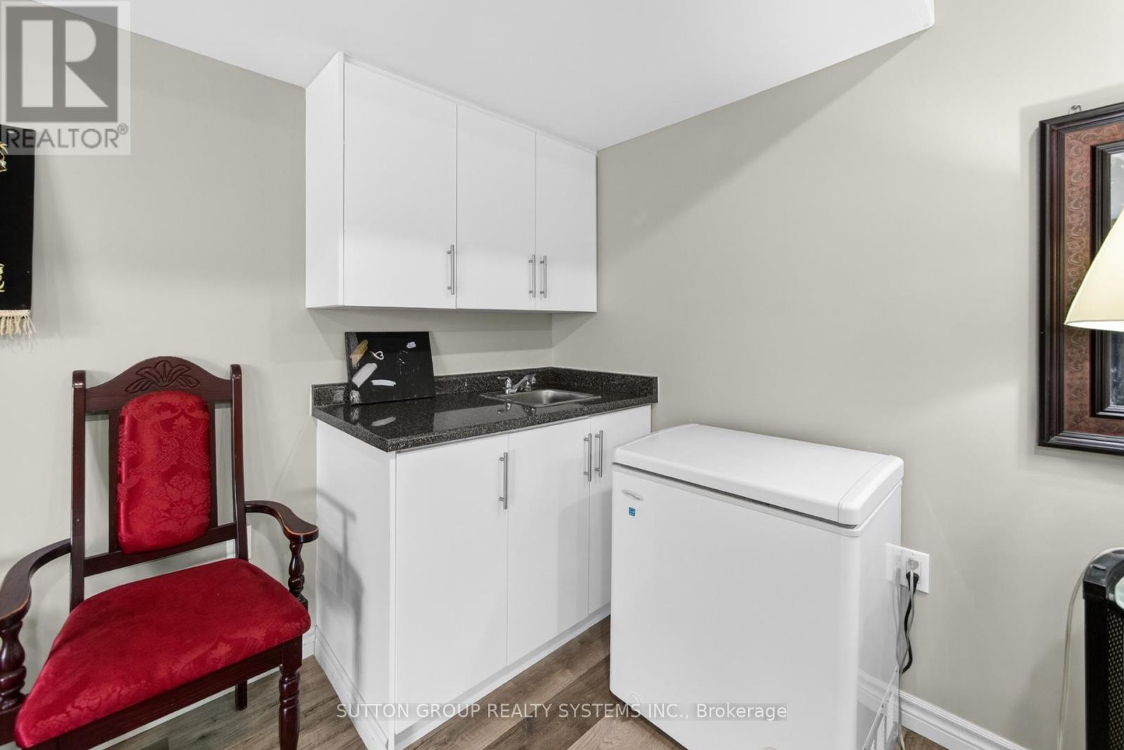 917 ROBERT FERRIE DRIVE - 41