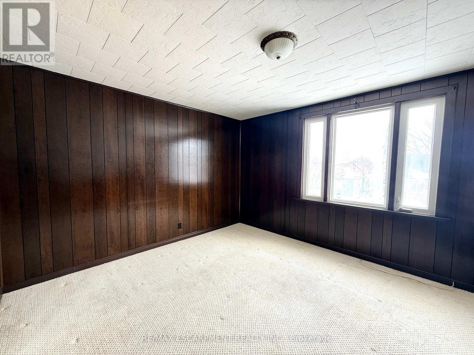 17 LYONS AVENUE - 8