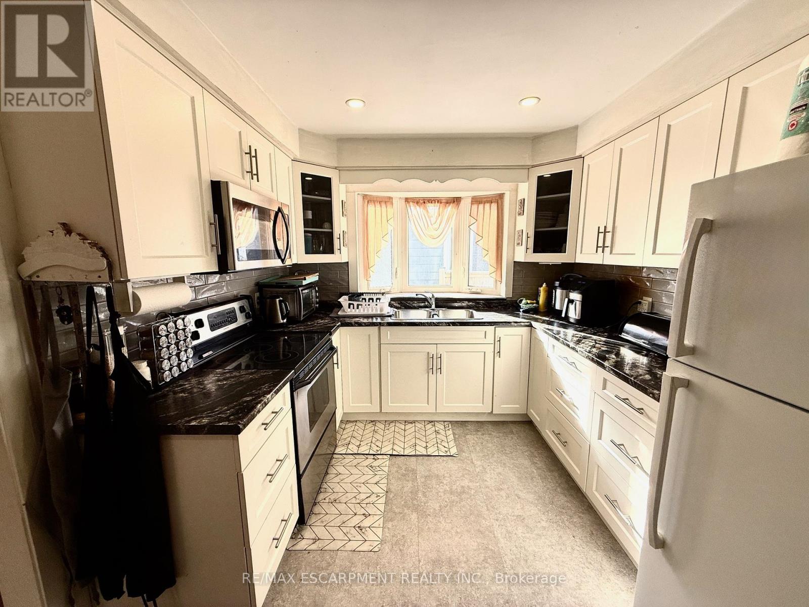 17 LYONS AVENUE - 3
