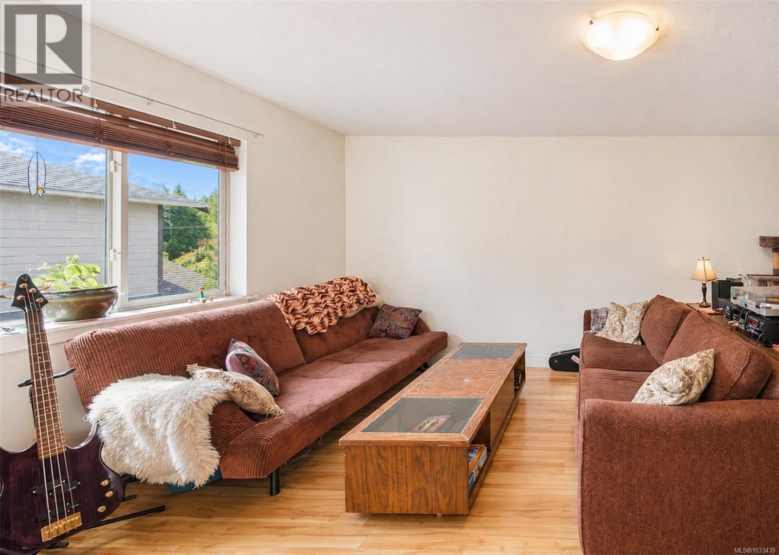 380 Pacific Cres - 6