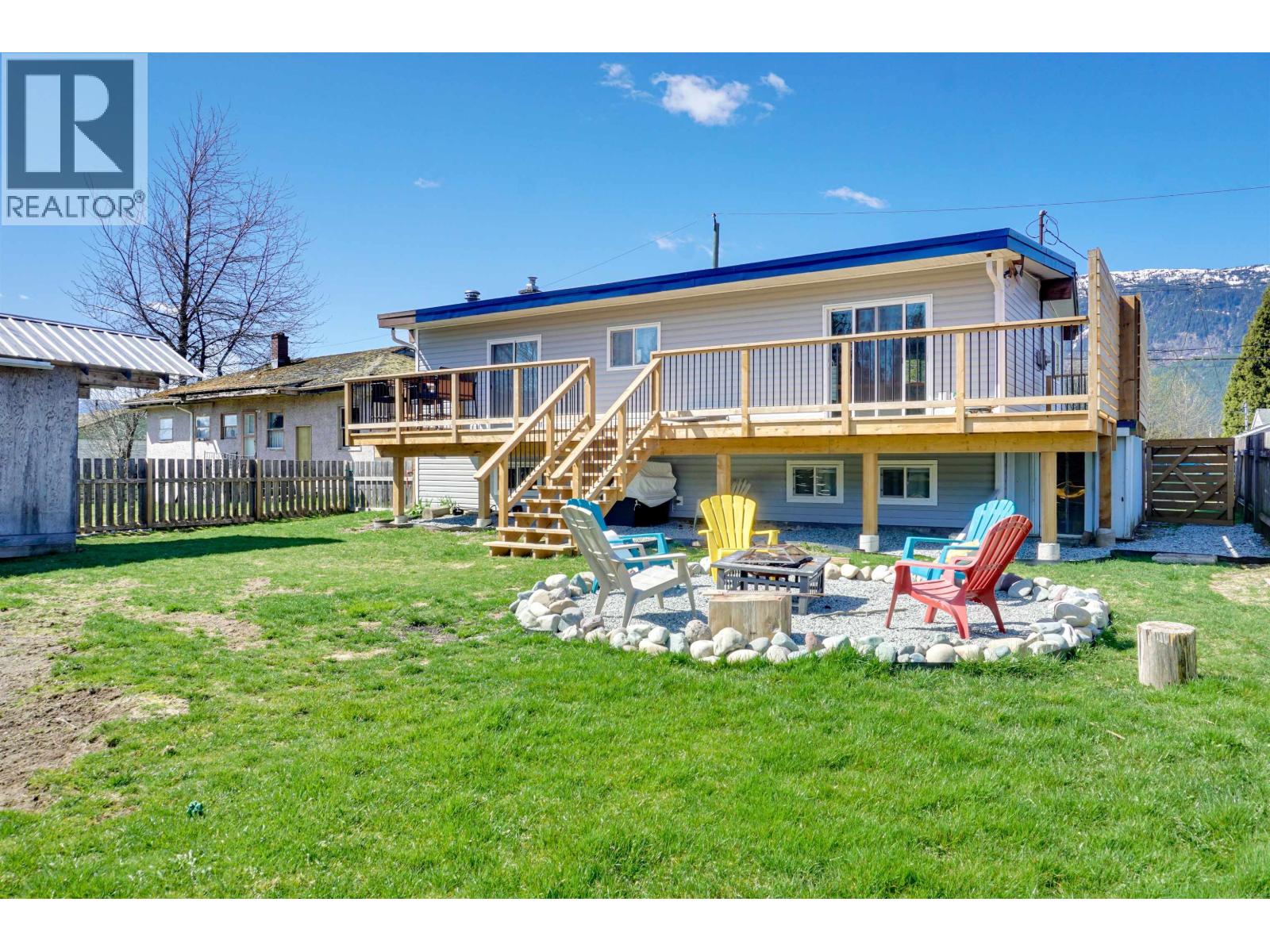 138 KOOTENAY STREET - 2