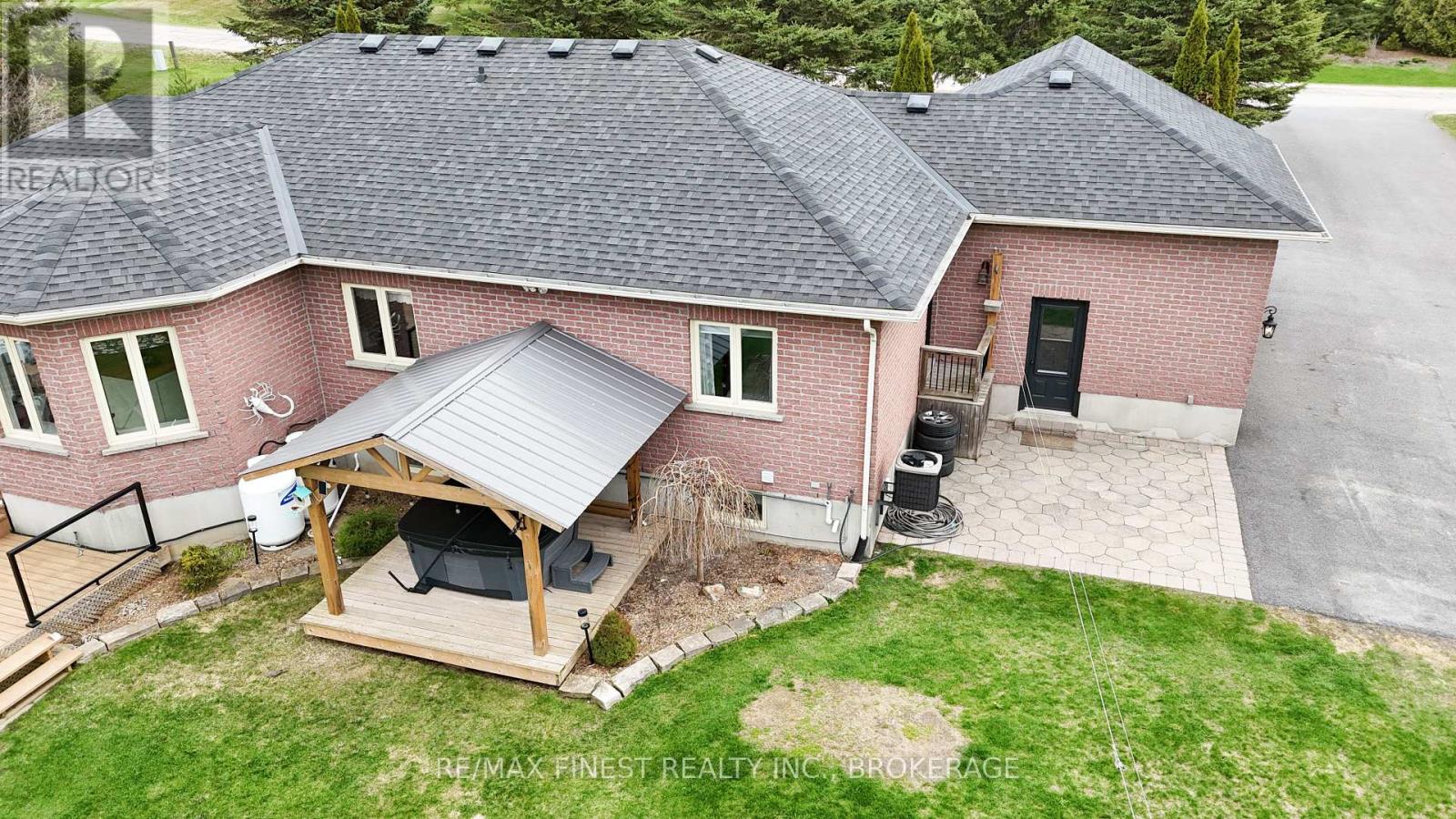 108 GRAYROCK CRESCENT - 40