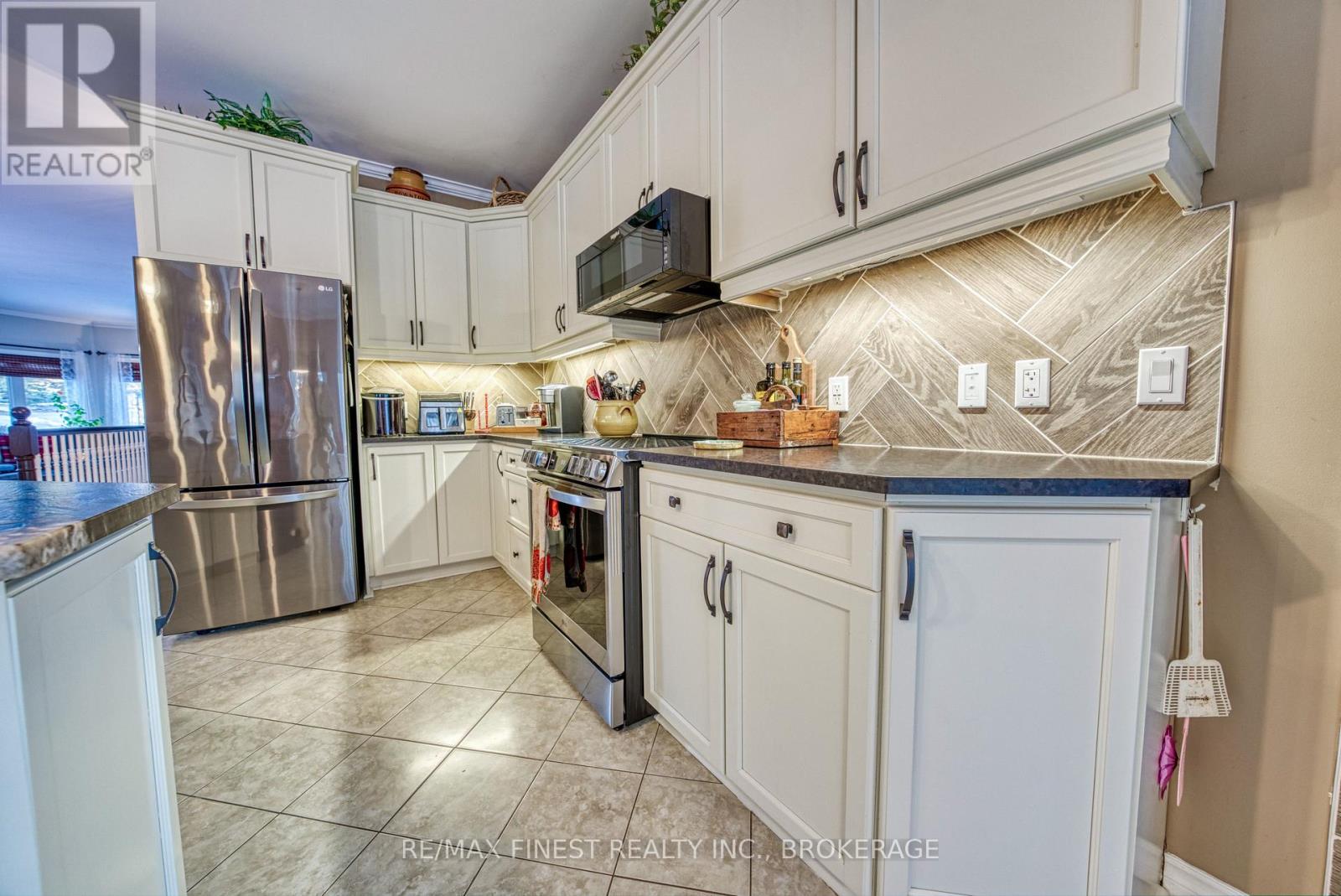 108 GRAYROCK CRESCENT - 8