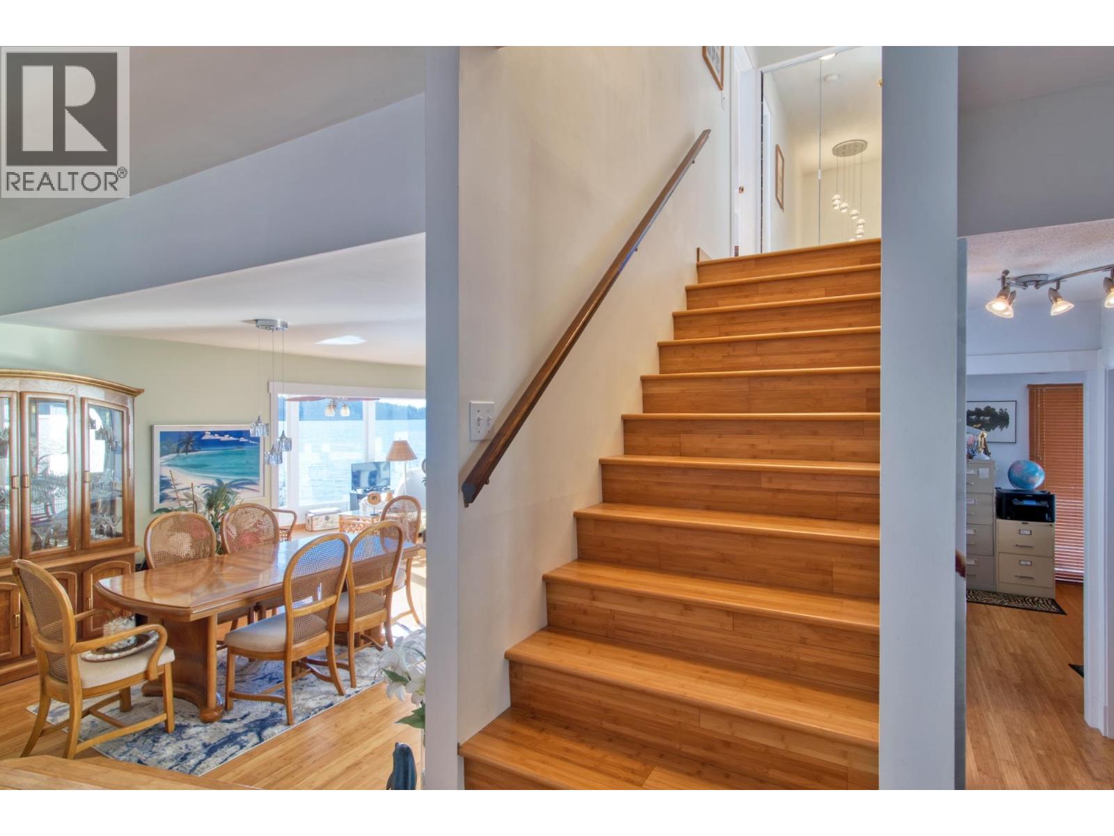 6437 SUNSHINE COAST HIGHWAY — photo 27